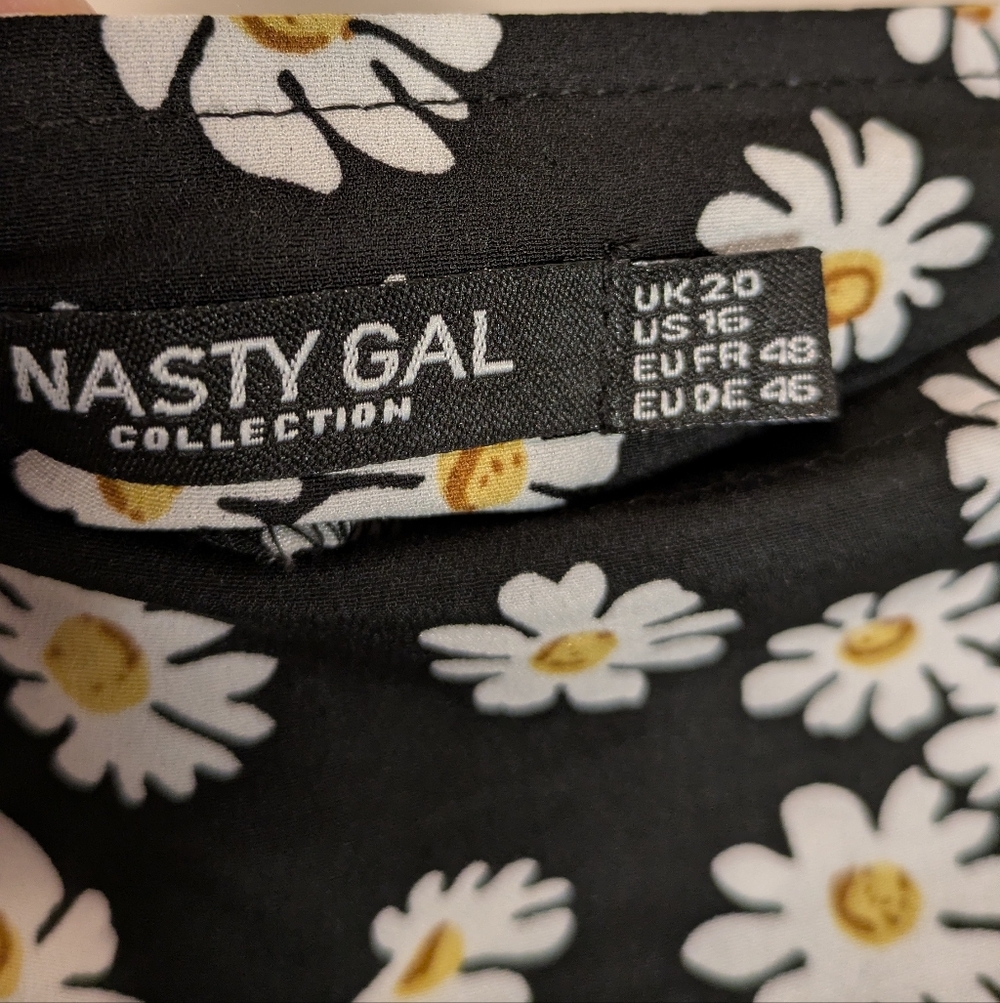 Nasty Gal Floral Black Skirt - Picture 4 of 8